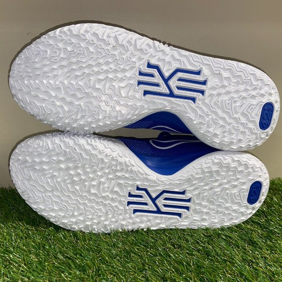 Athletic_Shoes